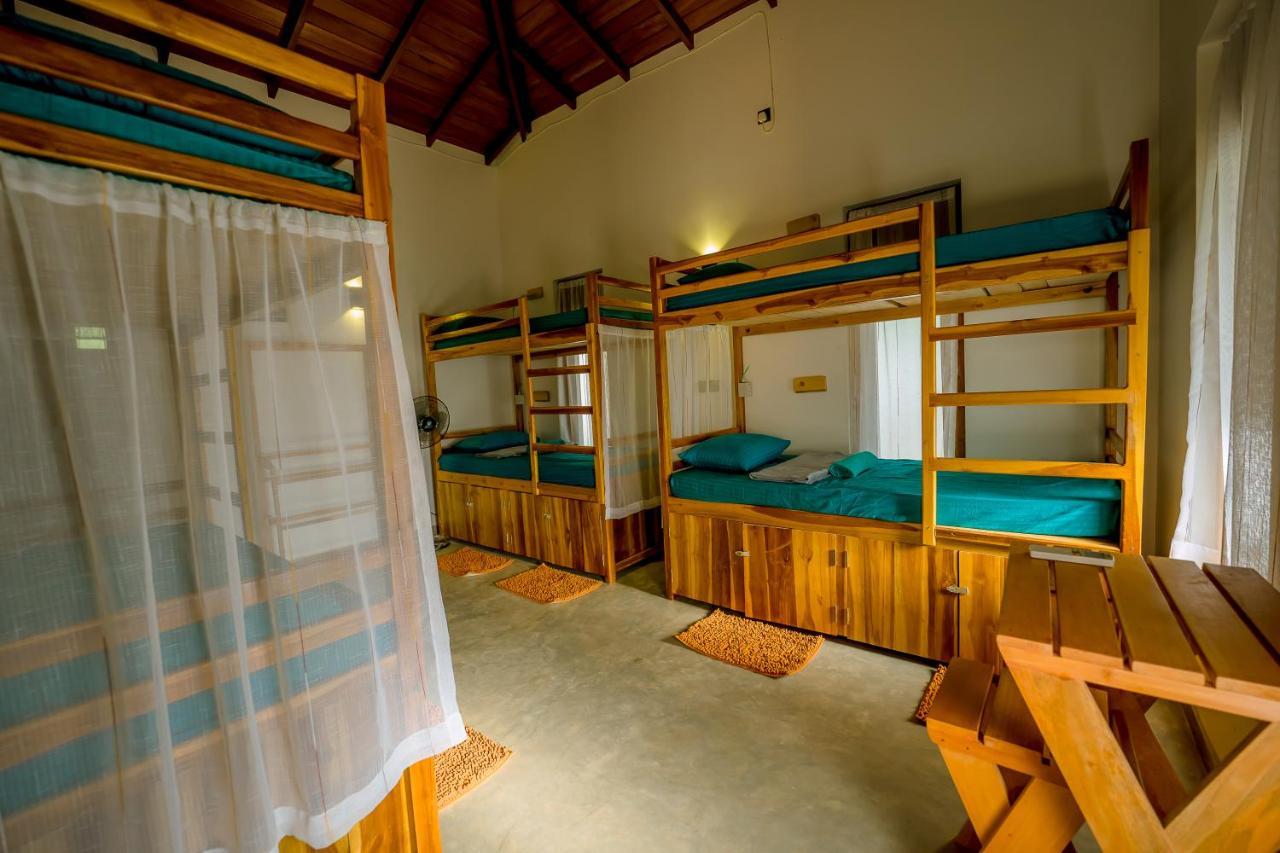 Sixth Sense Hostel Unawatuna Exterior photo